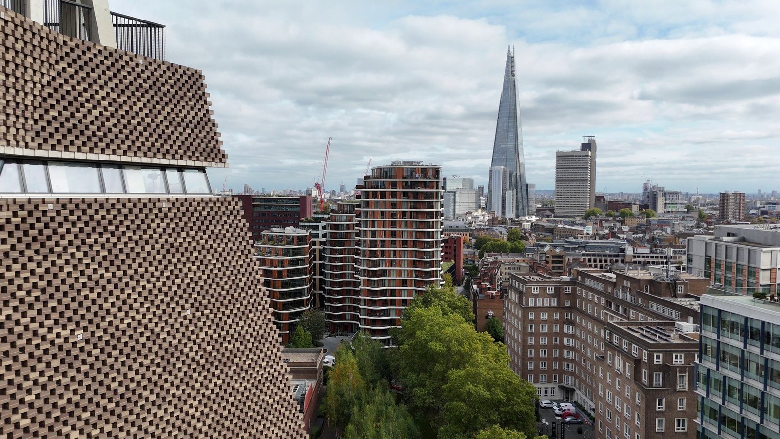 Triptych Bankside in its wider London setting